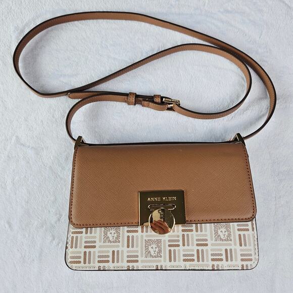 Anne Klein Classic Lion Logo Small Crossbody Bag Purse Tan Beige Gold Latch - Picture 2 of 12